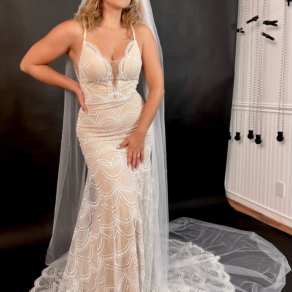 Elegant Lace Bridal Gown - Picture 3 of 8